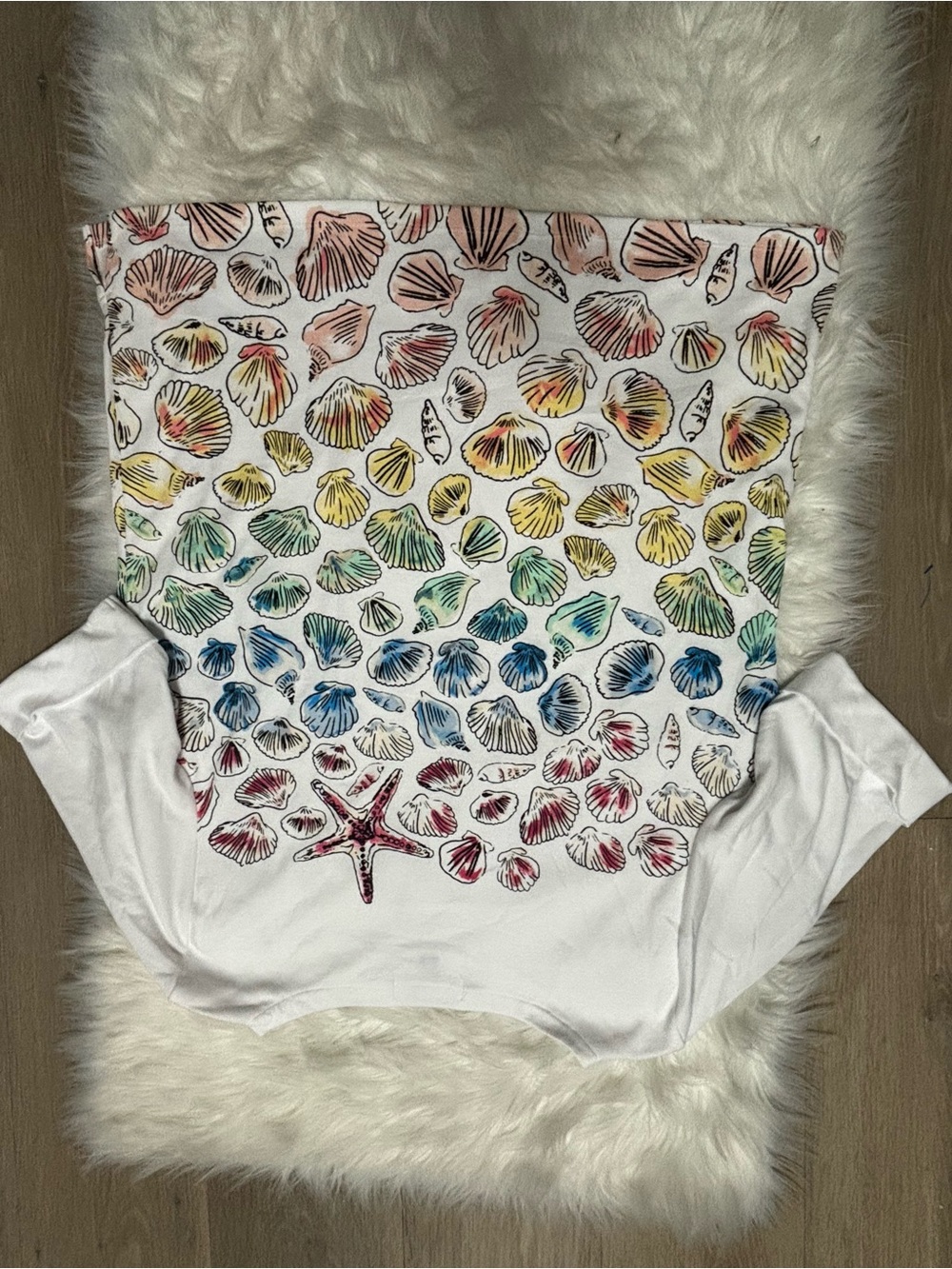 Scott White Short-Sleeve Tee with Multicolor Seashells - Picture 5 of 5